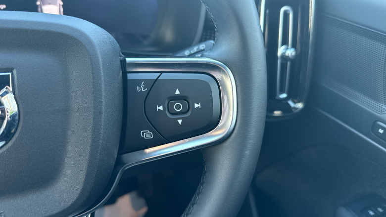 Volvo Xc40 2.0 B4P Plus Dark 5dr AWD Auto Petrol Estate